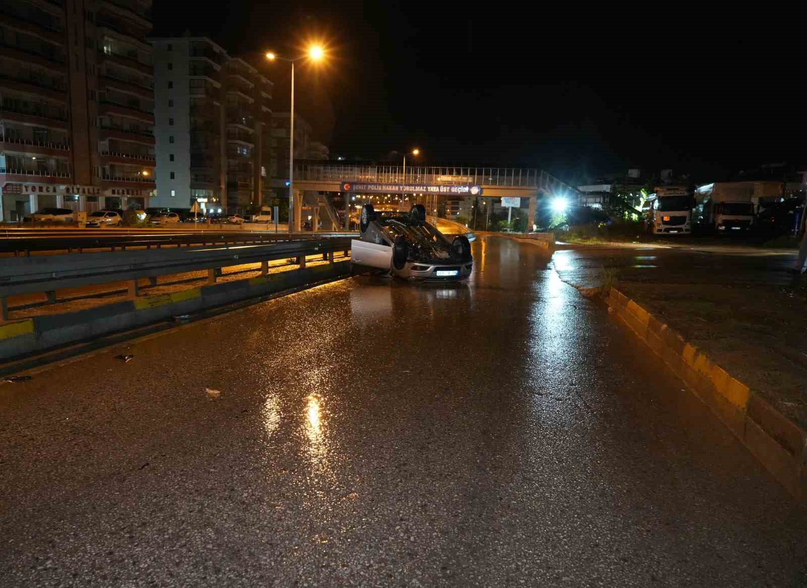 Alkoll&uuml; s&uuml;r&uuml;c&uuml;n&uuml;n kullandığı otomobil takla attı

