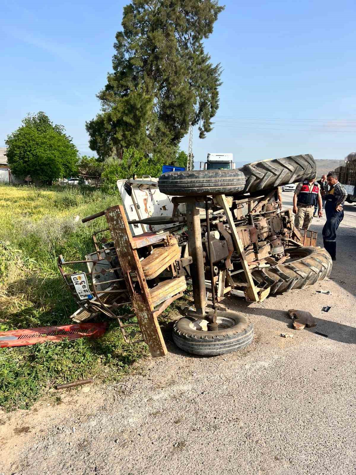Hatay&rsquo;da devrilen trakt&ouml;r&uuml;n 80 yaşındaki s&uuml;r&uuml;c&uuml;s&uuml; &ouml;ld&uuml;
