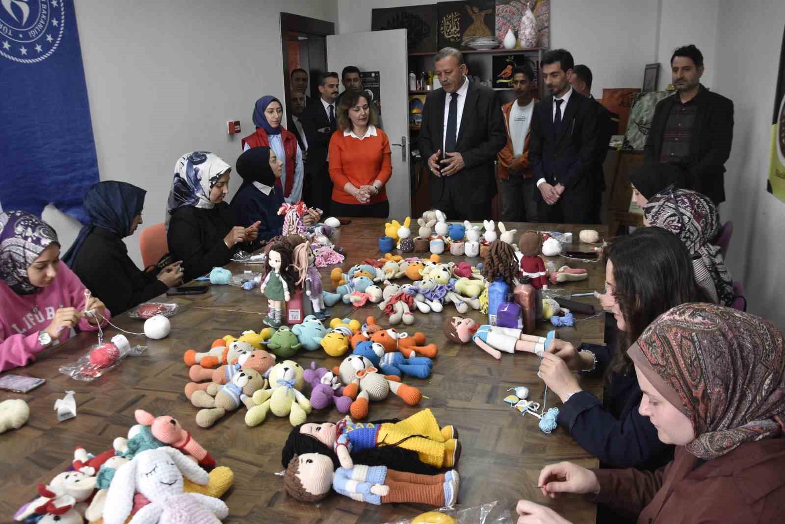 Üniversite öğrencilerinden gönül köprüsü: "Ekrandan İlmeğe, Kalpten Kardeşe" dayanışması