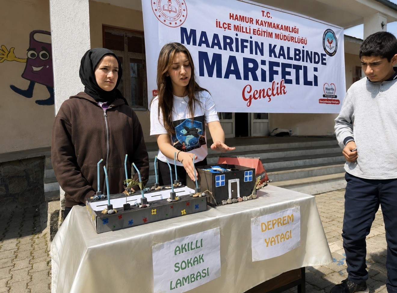K&ouml;ydeki &ccedil;ocuklar meslekleri uygulamalı etkinliklerle tanıdı
