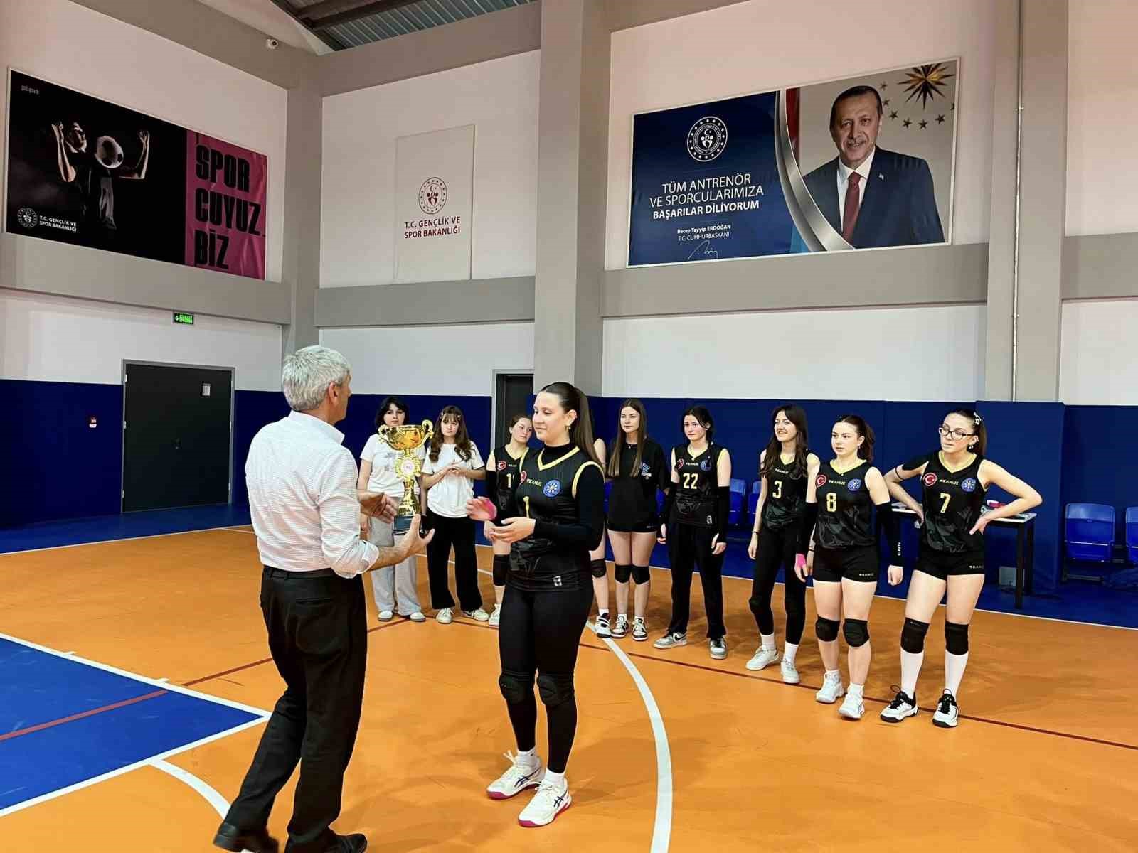 Bilecik’te liseler arası voleybol müsabakası nefes kesti