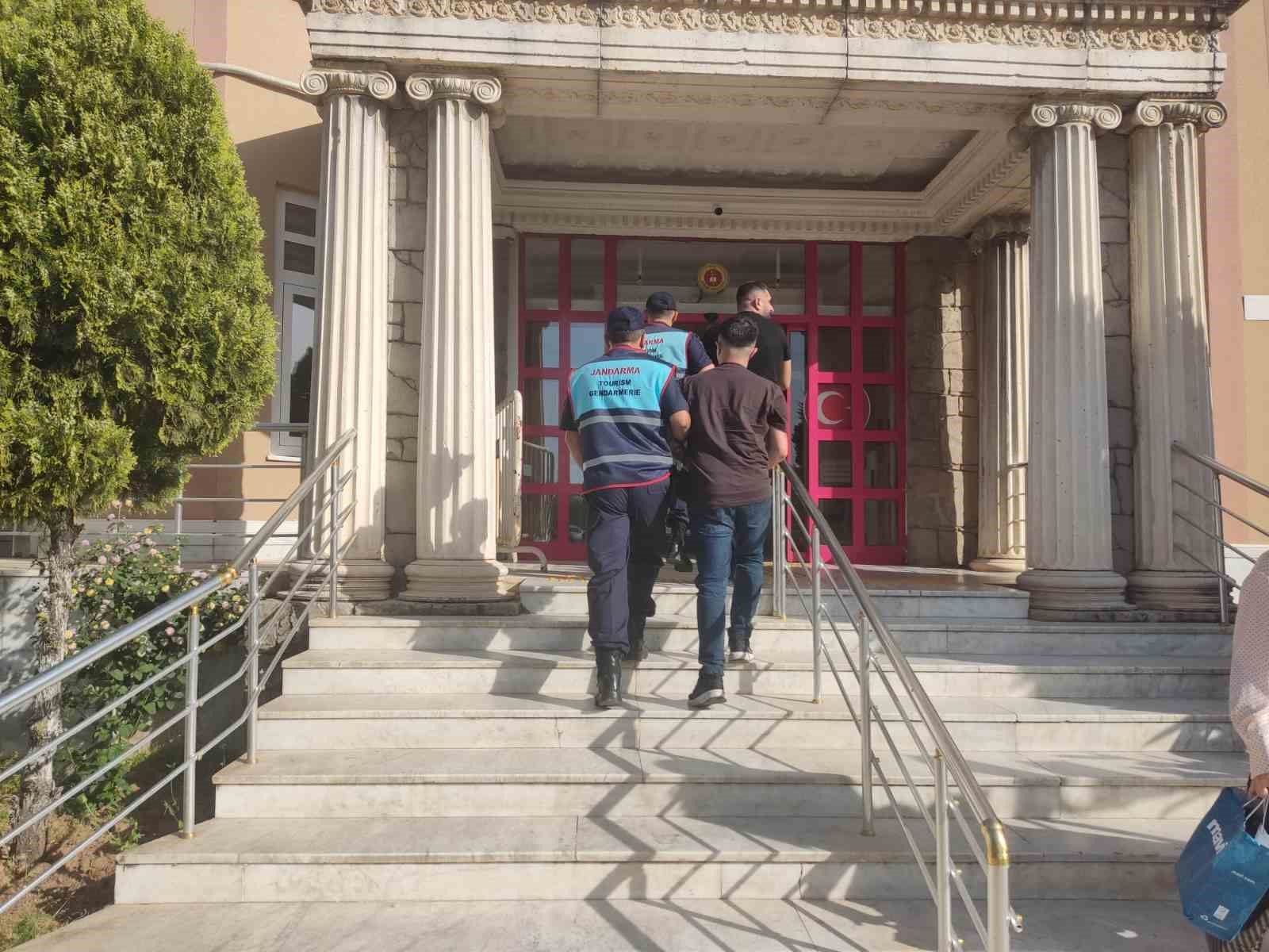 Didim’de 22 düzensiz göçmen yakalandı