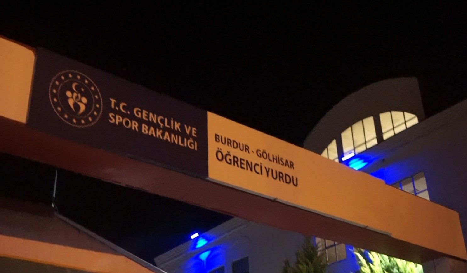 KYK yurdunda temizlik malzemeleri devrildi, kimyasal tepkime sebebiyle &ouml;ğrenciler tahliye edildi
