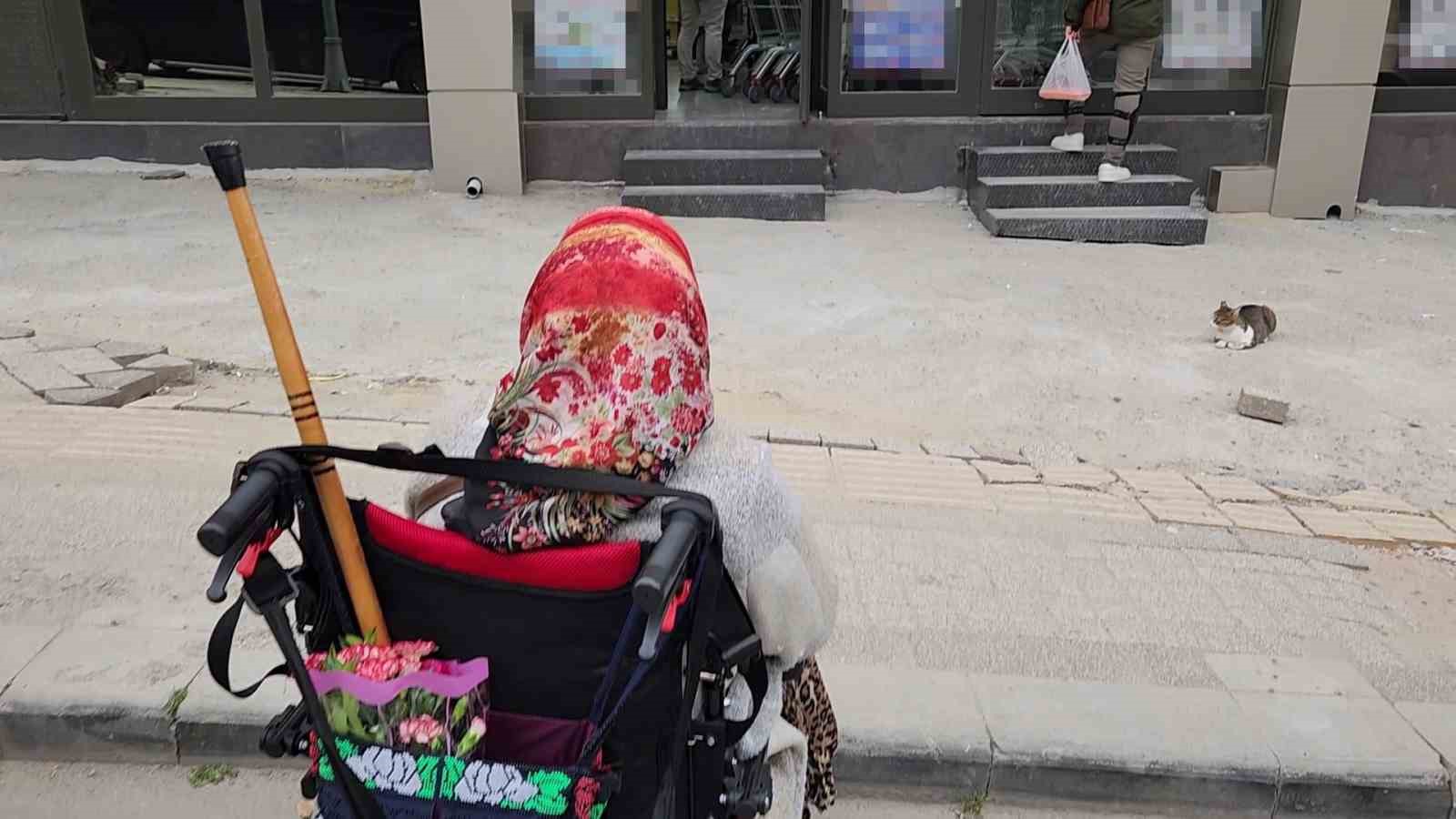 Markete giremeyen yaşlı kadın engelli rampası yapılmasını istedi
