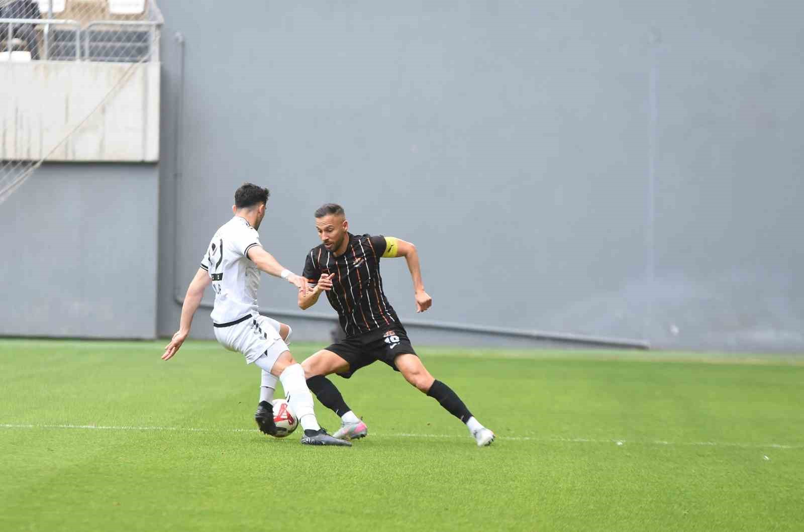 Yasin &Ouml;ztekin, transfer iddialarını yalanladı
