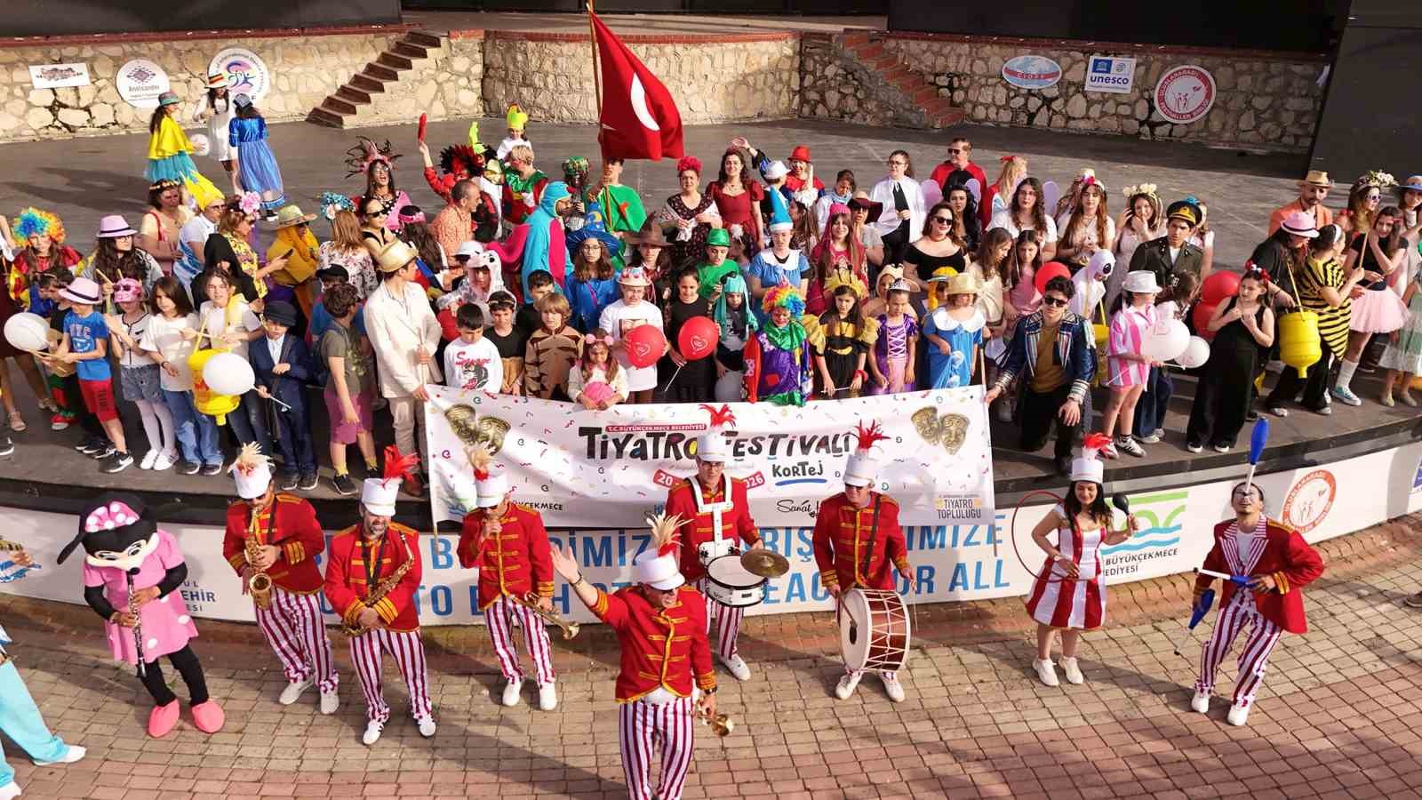 B&uuml;y&uuml;k&ccedil;ekmece&rsquo;de Tiyatro Festivali coşkusu başladı
