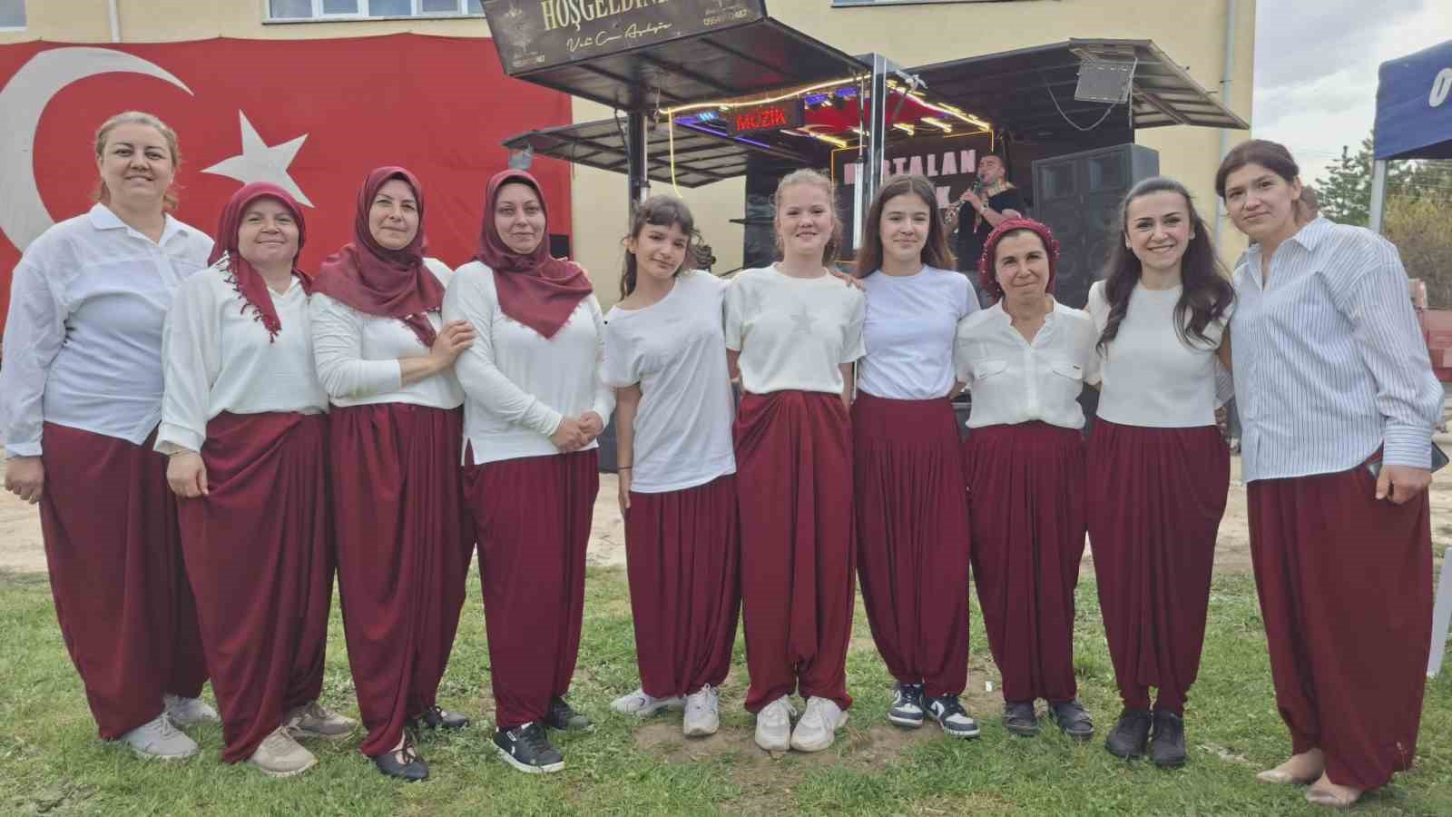 Eskişehir&rsquo;in tarihi Kuyucak mahallesinde Hıdırellez Şenliği
