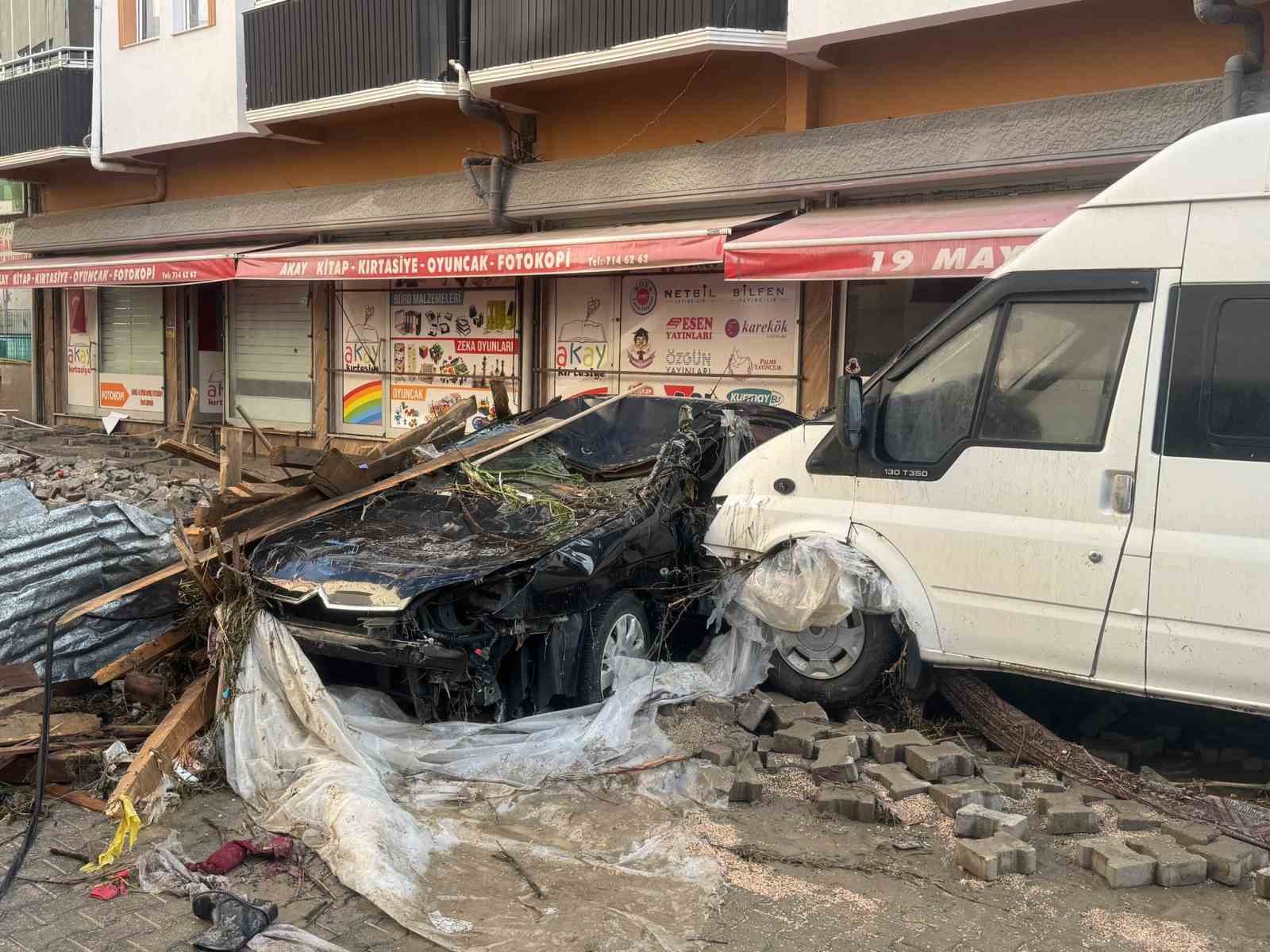 Selin vurduğu Havza’da yaralar sarılıyor: Tüm ekipler sahada