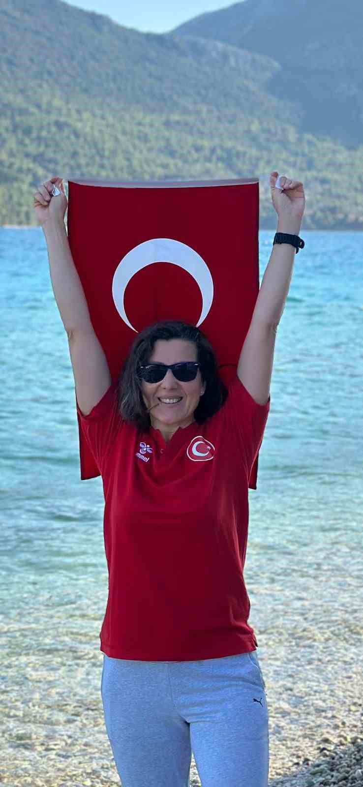 Birg&uuml;l Erken&rsquo;den Finlandiya&rsquo;da buzun altında rekor

