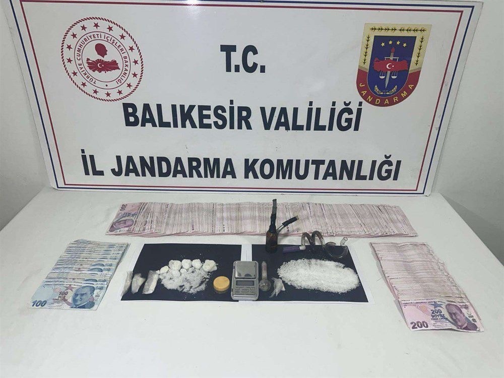 Balıkesir&rsquo;de uyuşturucu operasyonlarında 64 ş&uuml;pheli yakalandı
