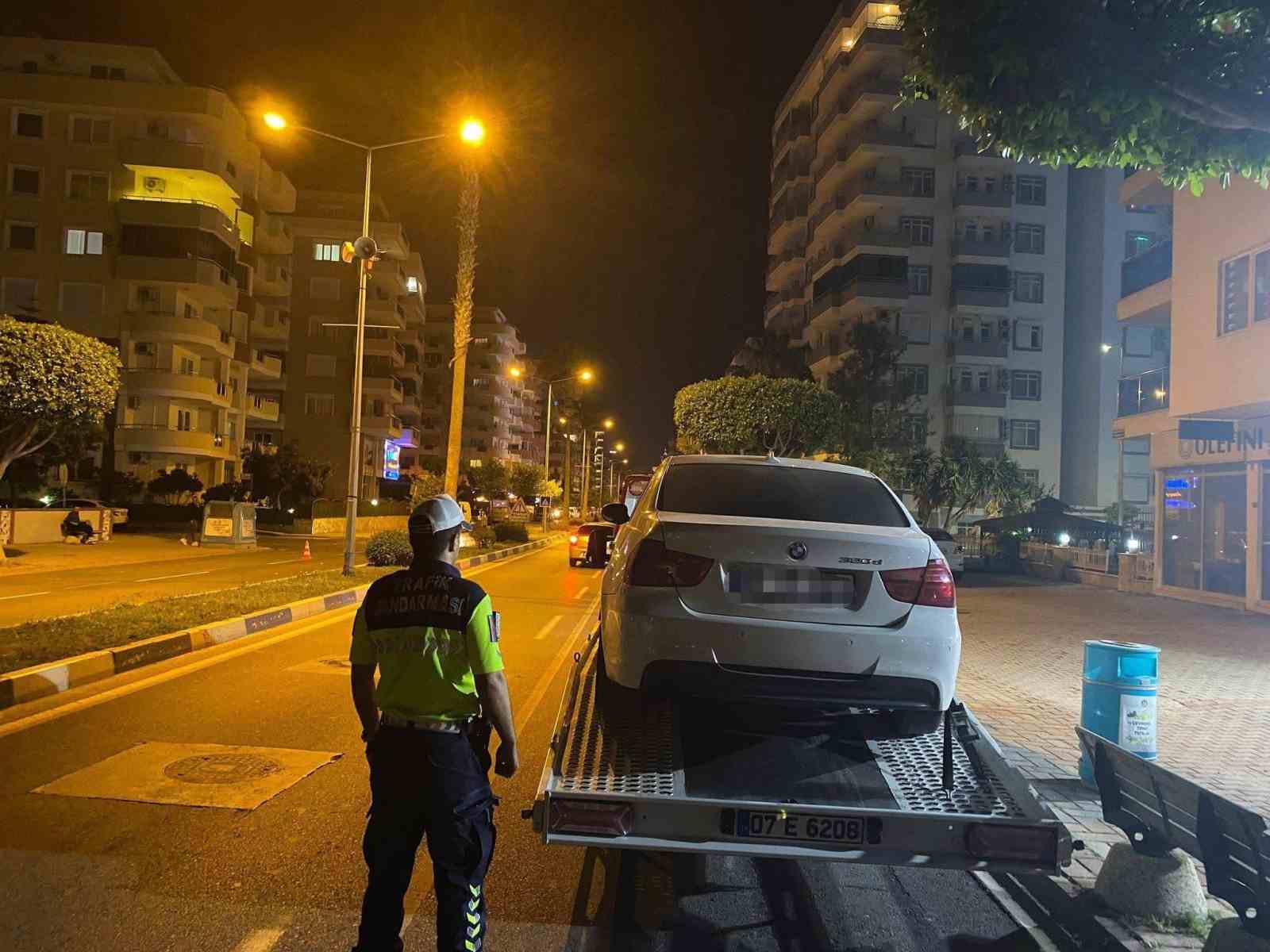 Alanya&rsquo;da korsan taşımacılık yapan 8 araca 835 bin TL ceza
