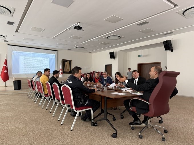 Eceabat&rsquo;ta yangın riskinin en aza indirilmesi i&ccedil;in toplanıldı

