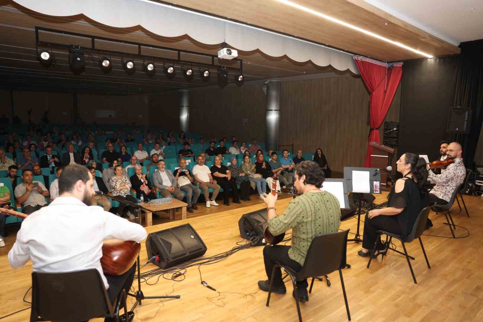 Osmangazi&rsquo;de Anadolu t&uuml;rk&uuml;lerinin ezgileri y&uuml;kseldi
