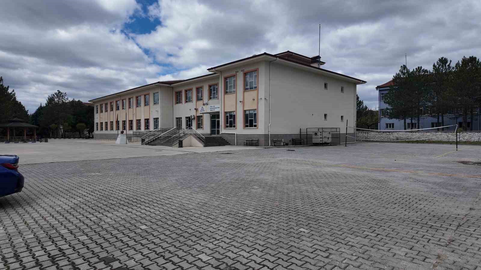 Gediz&rsquo;de &uuml;&ccedil; lise b&uuml;nyesinde yeni ortaokullar a&ccedil;ılıyor
