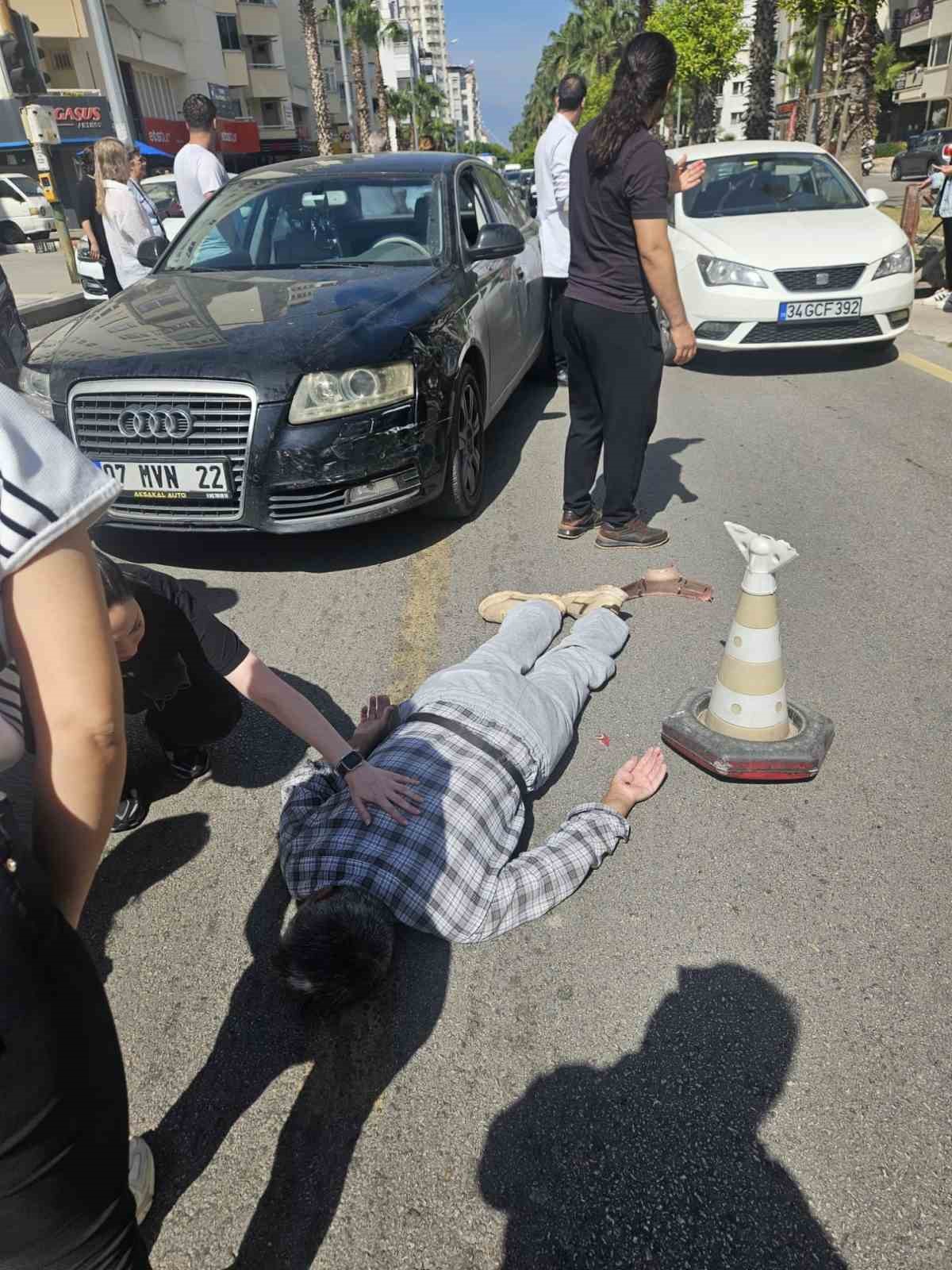 Yaya yolunu kullanan 3 tekerli motosiklet ile otomobil &ccedil;arptıştı: 1 yaralı
