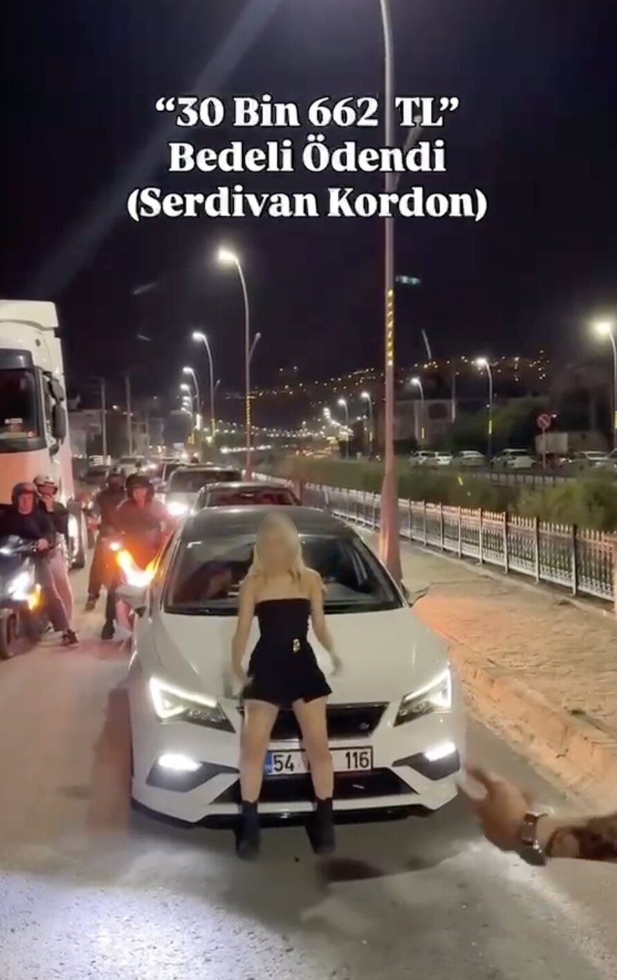 Trafikte dans pahalıya patladı: Aynı videoyu "Bedel ödendi" notuyla yeniden paylaştı