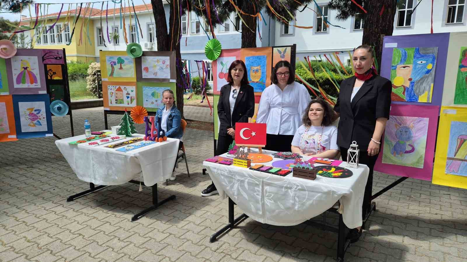 Emek ve sabır bir araya geldi: Özel öğrencilerin el emeği eserleri sergilendi