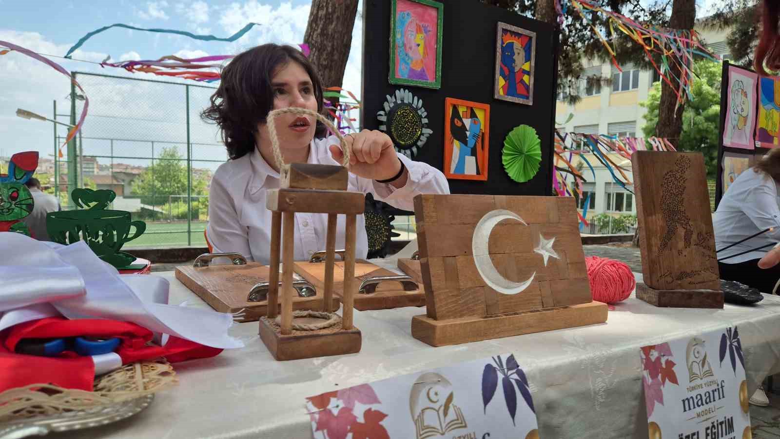 Emek ve sabır bir araya geldi: &Ouml;zel &ouml;ğrencilerin el emeği eserleri sergilendi
