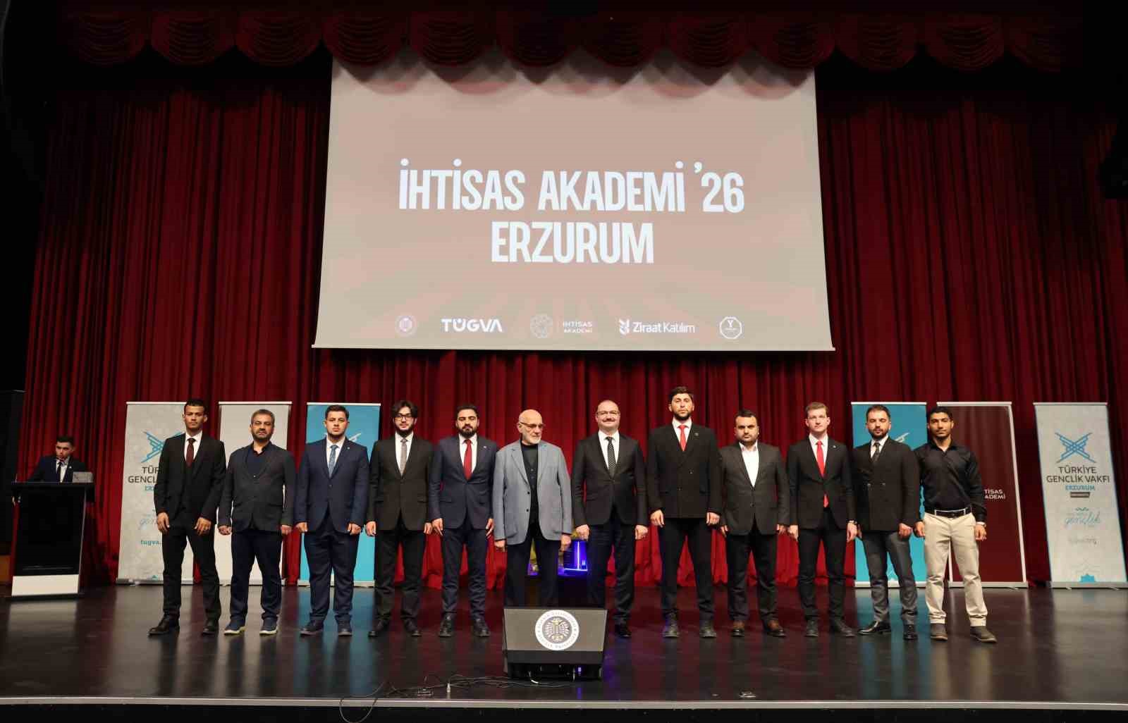 Rekt&ouml;r Hacım&uuml;ft&uuml;oğlu İhtisas Akademiye katıldı
