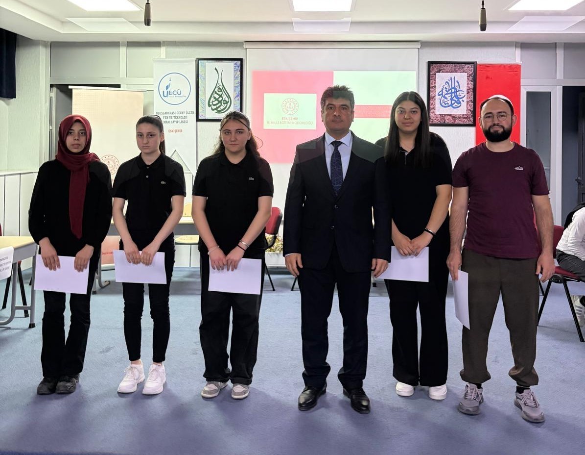 Eskişehir&rsquo;de gen&ccedil;ler Kur&rsquo;an-ı Kerim G&uuml;zel Okuma ve Dini Bilgileri yarışmasında ter d&ouml;kt&uuml;
