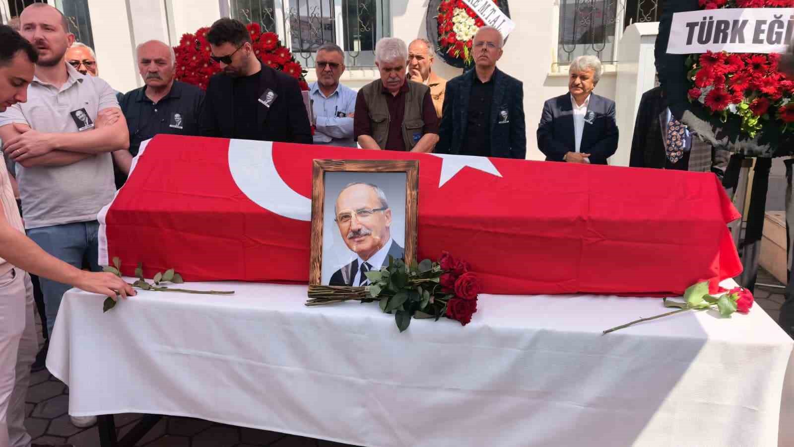 Vefat eden okul m&uuml;d&uuml;r&uuml; i&ccedil;in veda t&ouml;reni d&uuml;zenlendi
