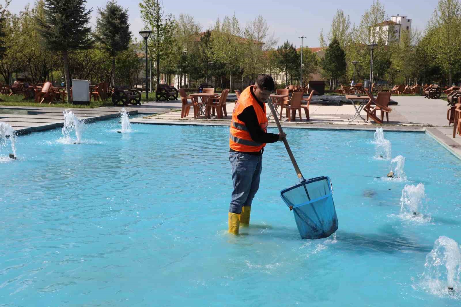 Millet Bah&ccedil;esi&rsquo;nde bakım ve onarım &ccedil;alışmaları s&uuml;r&uuml;yor
