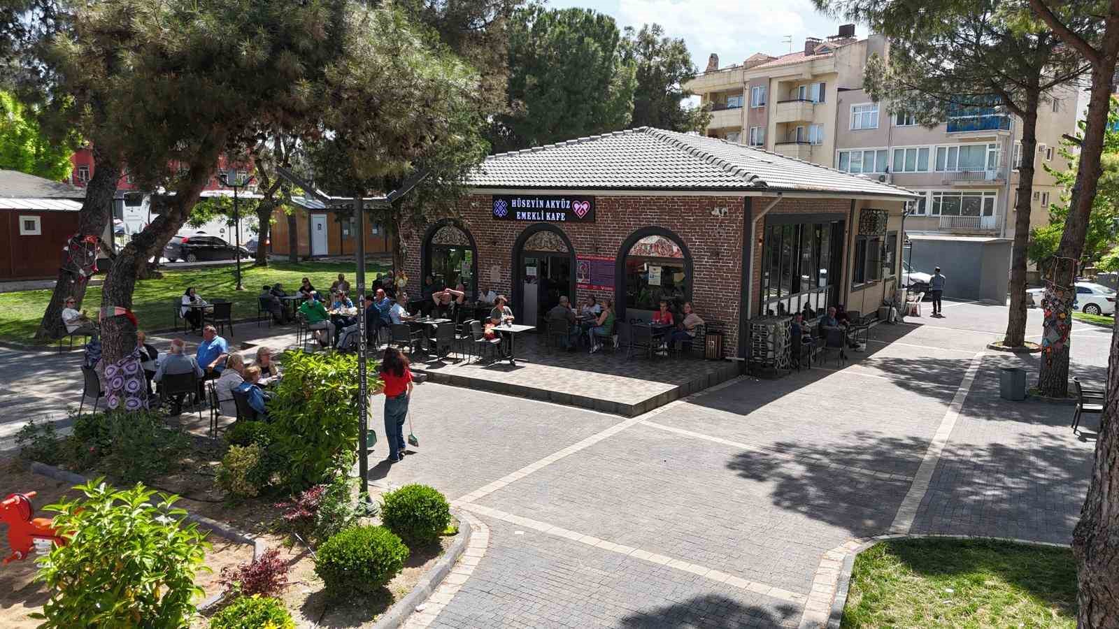 75. Yıl Parkı baharla birlikte vatandaşların g&ouml;zdesi oldu
