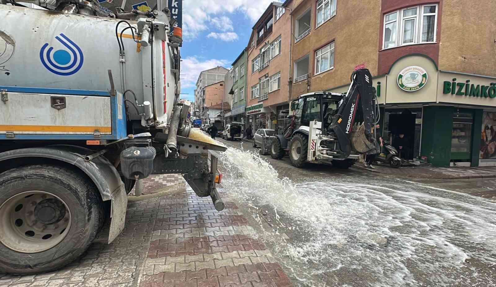 Havza&rsquo;daki selde ekipler seferber oldu: Bin 63 personel sahada
