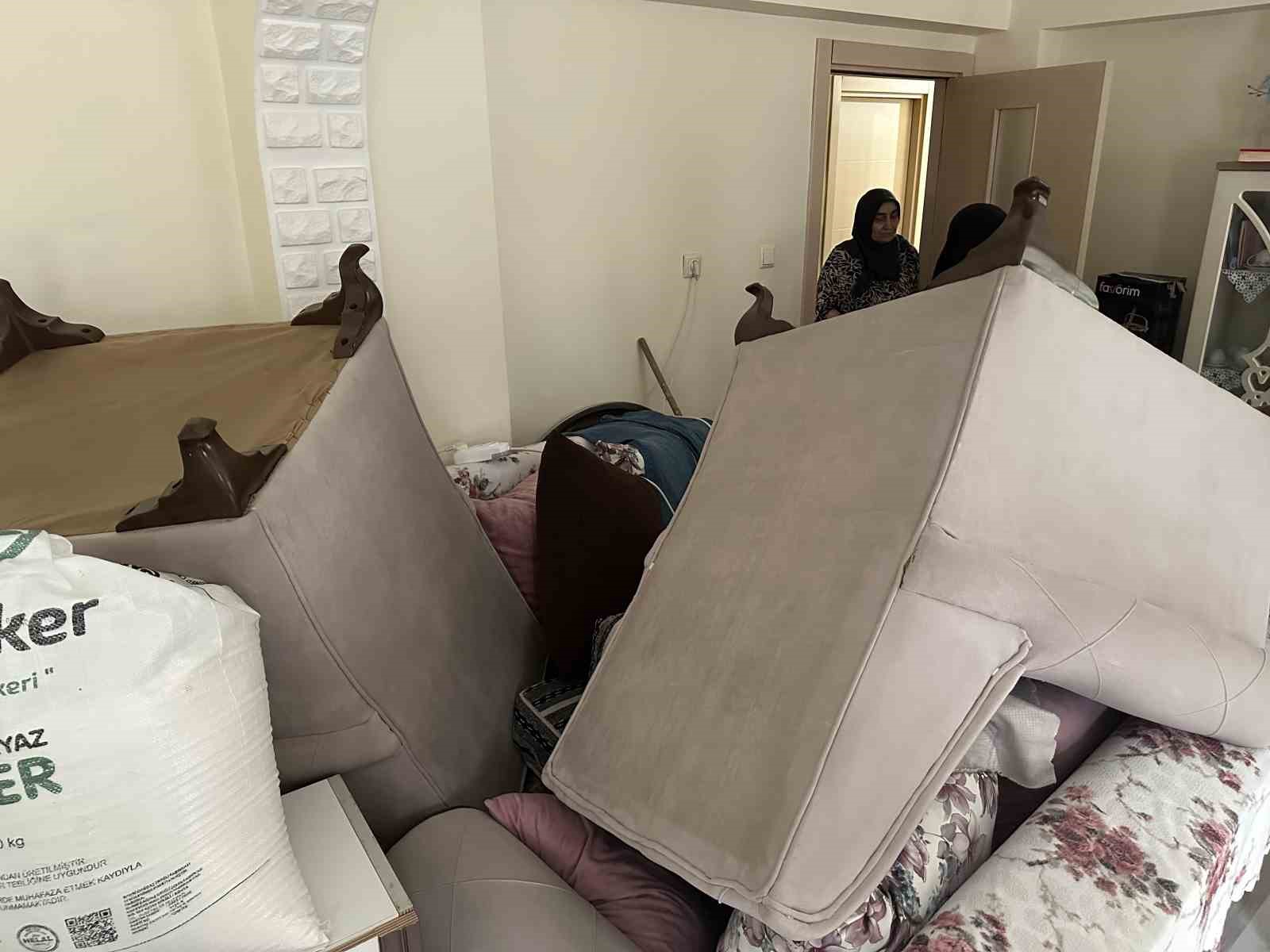 &Ccedil;ankırı&rsquo;da su baskınlarının yaşandığı evlerde tahliye &ccedil;alışmaları s&uuml;r&uuml;yor
