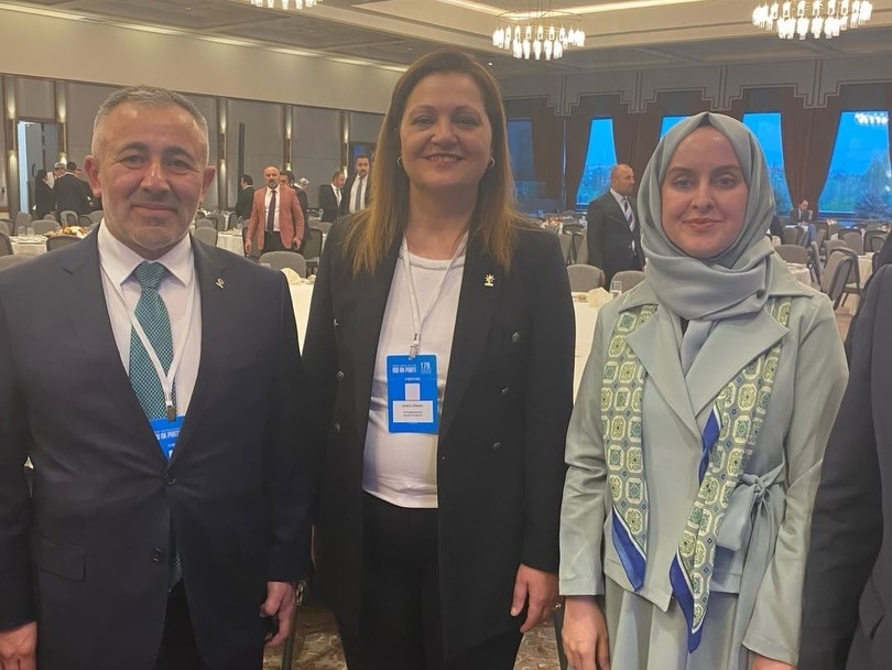 AK Parti’ye geçen Afyonkarahisar Belediye Başkanı Burcu Köksal’a ilk tebrik Bilecik’ten