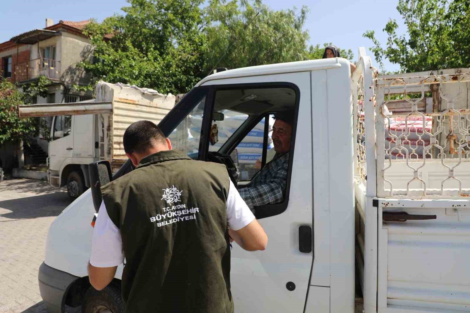 Aydın B&uuml;y&uuml;kşehir&rsquo;den Didim&rsquo;de &uuml;reticilere yem desteği
