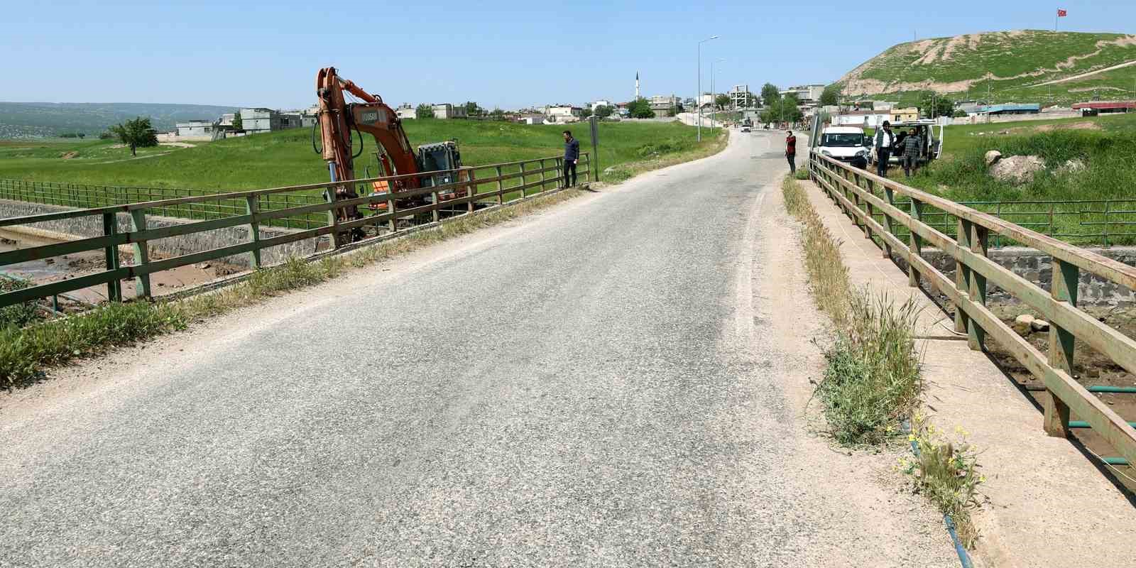 Araban&rsquo;daki "&ccedil;apraz k&ouml;pr&uuml;" i&ccedil;in yenileme &ccedil;alışması başladı
