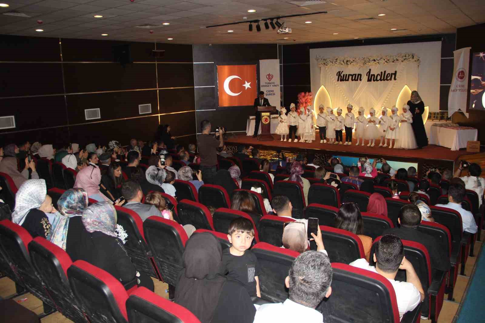 Cizre’de 50 öğrenci Kur’an-ı Kerime geçmenin heyecanını yaşadı