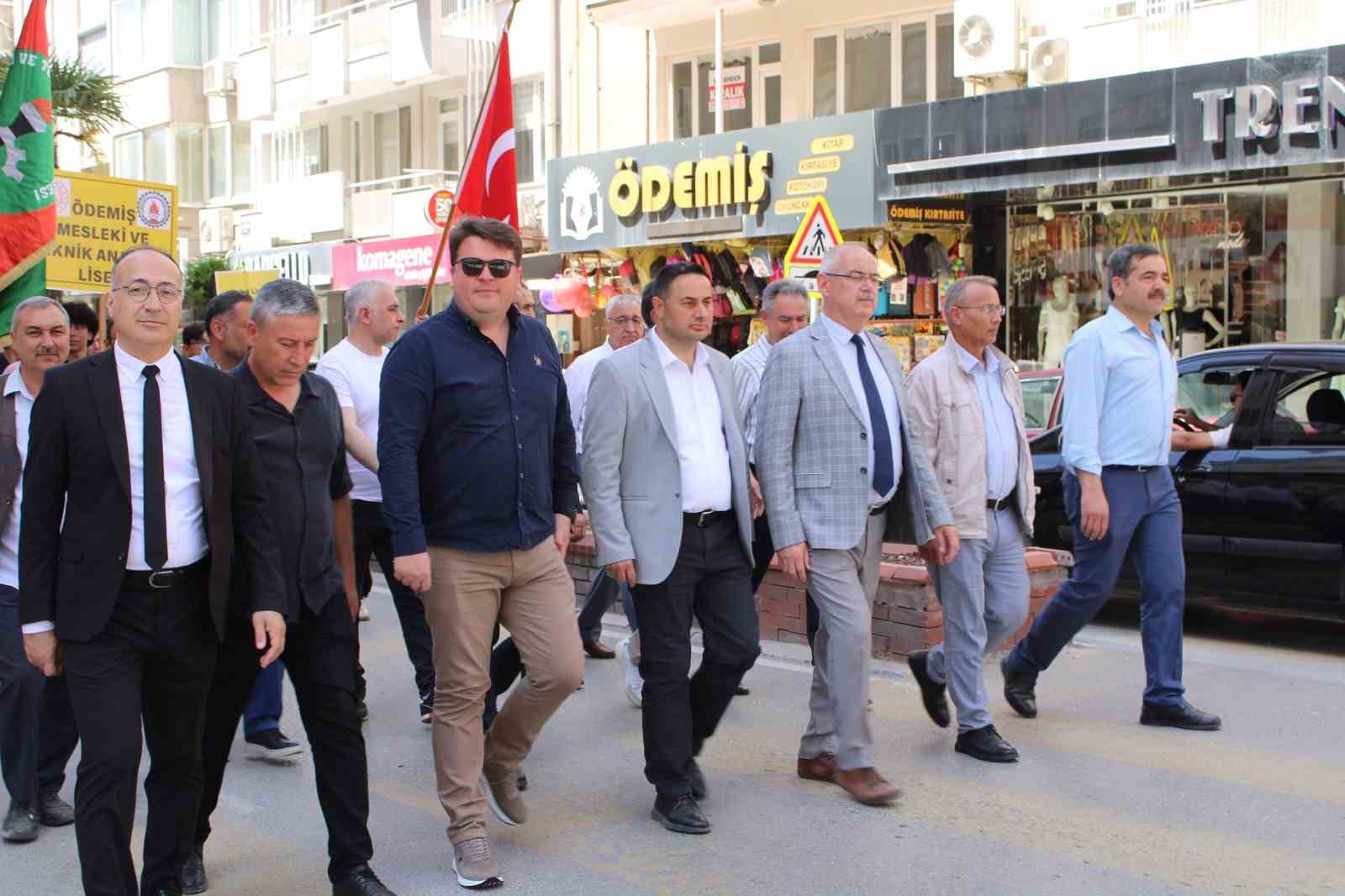 &Ouml;demiş&rsquo;te mesleki eğitim i&ccedil;in anlamlı kortej y&uuml;r&uuml;y&uuml;ş&uuml;
