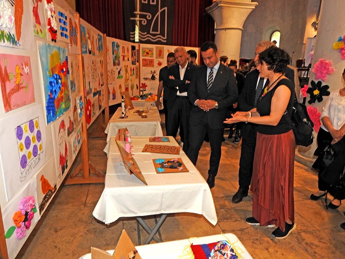 Çeşme’de tarihi kilisede özel bireyler için farkındalık etkinliği düzenlendi