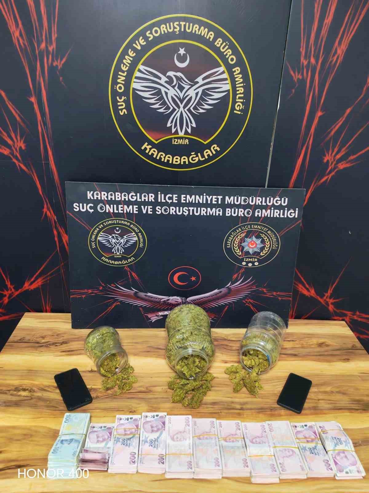 İzmir’de 16 yıl hapisle aranan zehir taciri 2 kilo uyuşturucuyla yakalandı