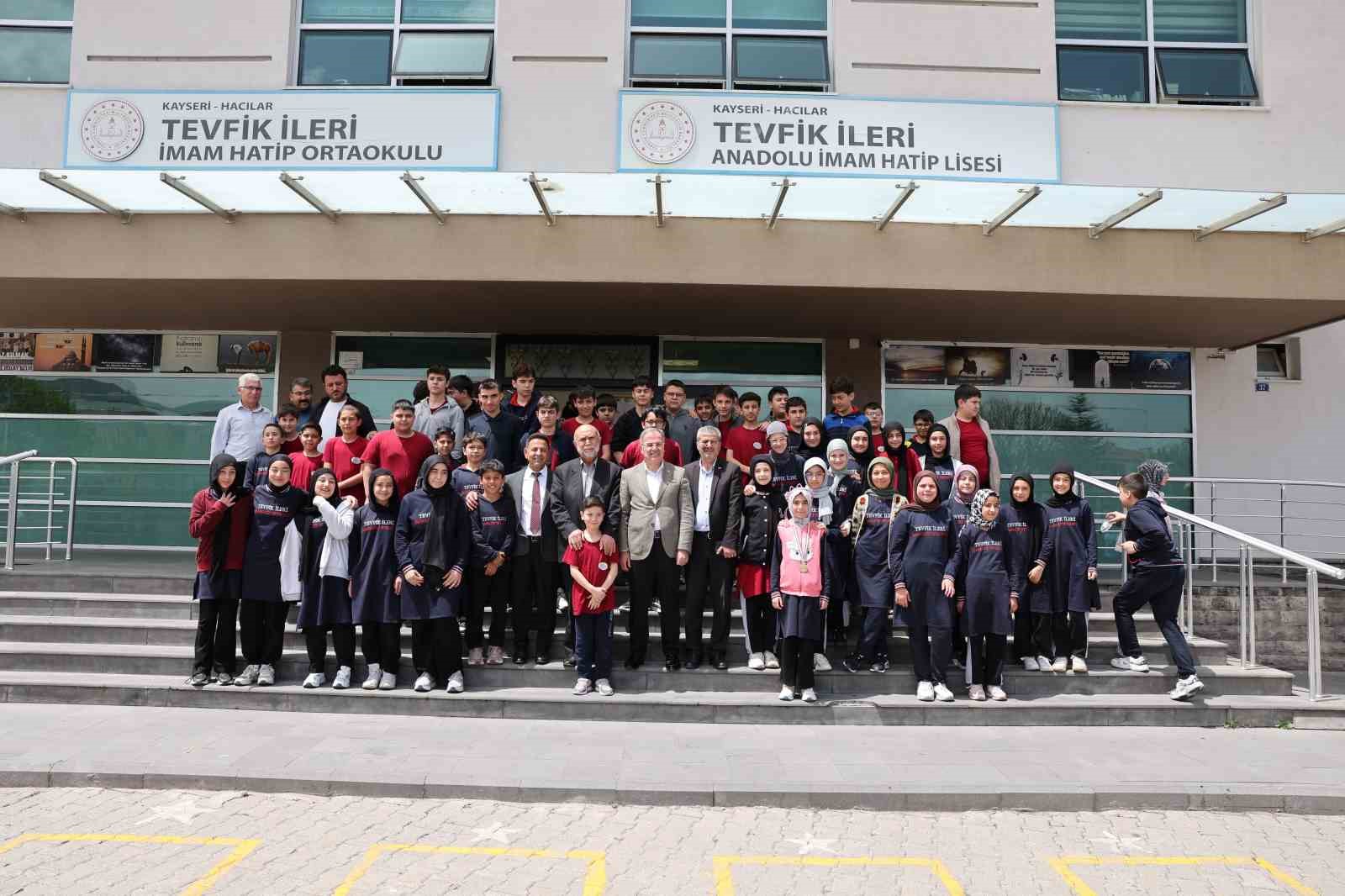 Başkan Özdoğan, gençlerle Kariyer Günleri’nde buluştu