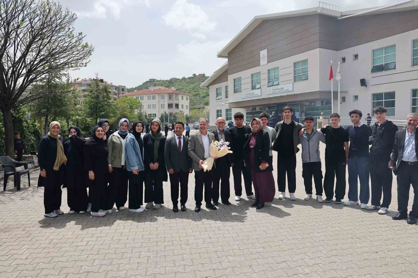 Başkan Özdoğan, gençlerle Kariyer Günleri’nde buluştu