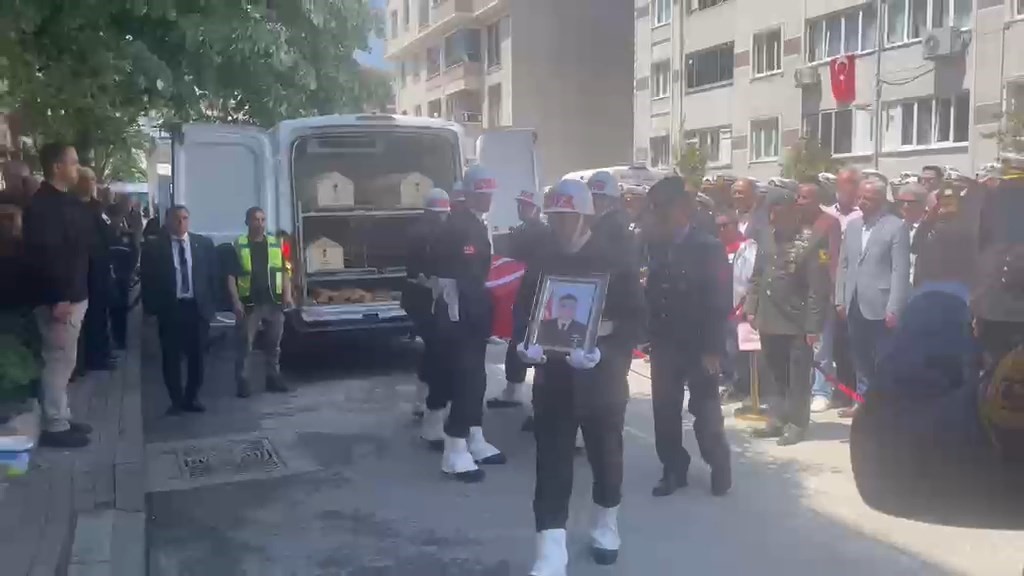 Gemlikli astsubay son yolculuğuna uğurlandı
