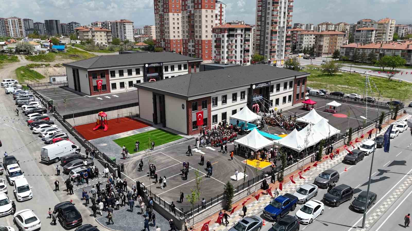 Melikgazi Belediyesi Kazım Karabekir İlkokulu ve Ortaokulu açıldı