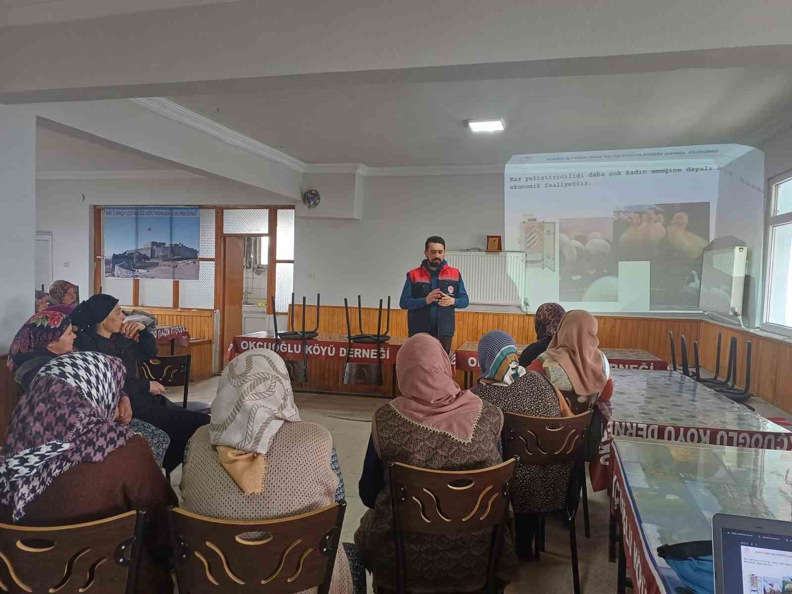 Arpaçay’da kadın üreticilere kaz yetiştiriciliği eğitimi