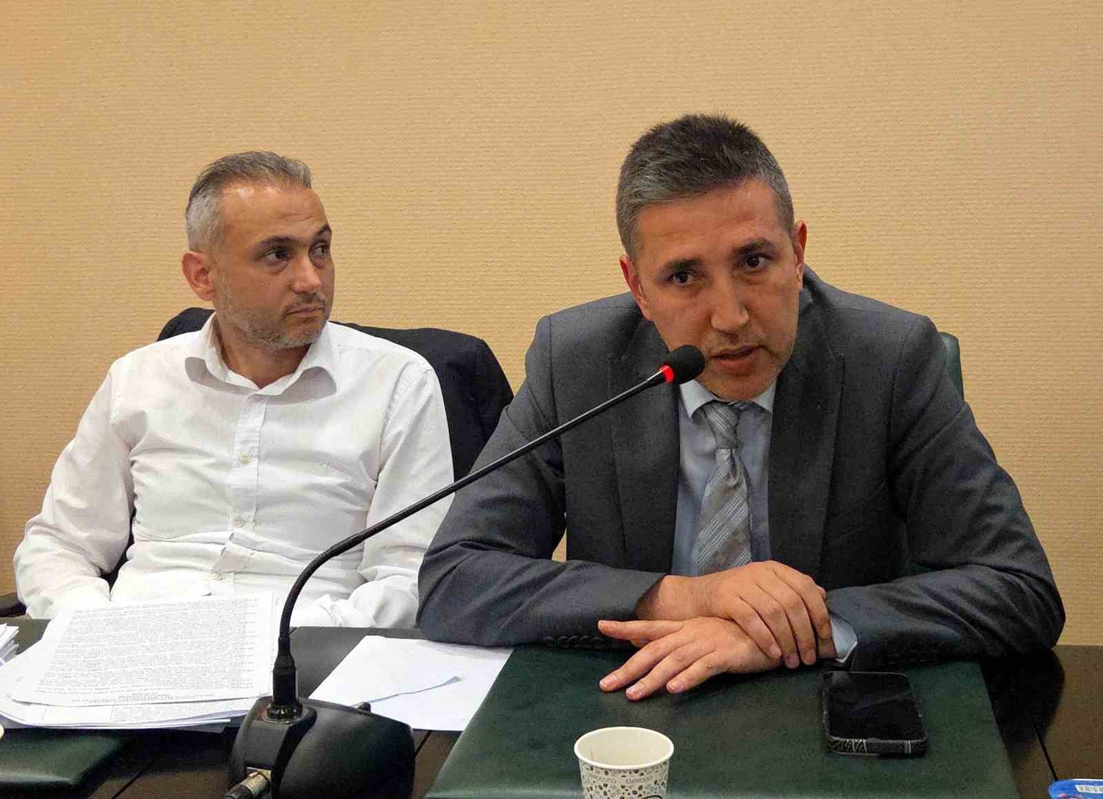Eski başkanların ismi komisyondan oy &ccedil;okluğuyla ge&ccedil;ti
