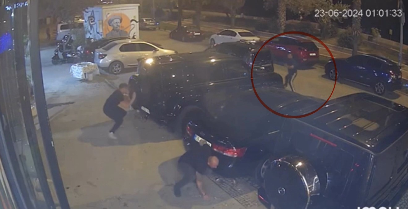 Samsun&rsquo;da 6 kişinin yaralandığı silahlı &ccedil;atışmanın g&uuml;venlik kameradan g&ouml;r&uuml;nt&uuml;s&uuml; ortaya &ccedil;ıktı
