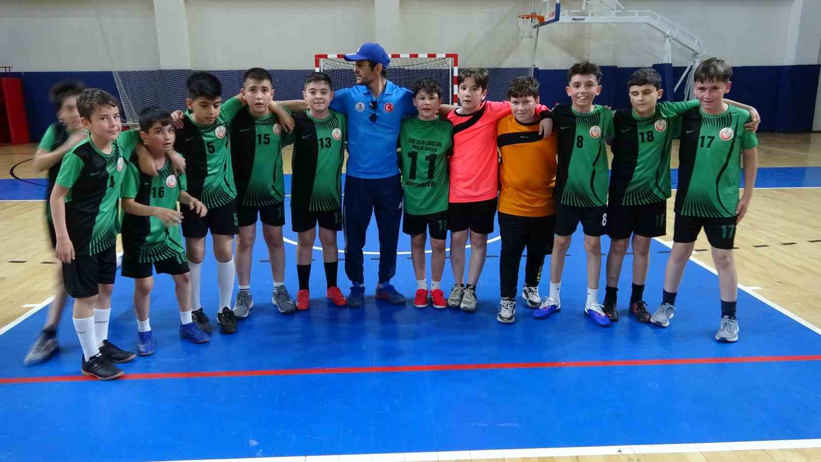 K&uuml;tahya&rsquo;da ilk kez d&uuml;zenlenen &rsquo;İmam Hatip Spor Oyunları&rsquo; b&uuml;y&uuml;k heyecana sahne oldu
