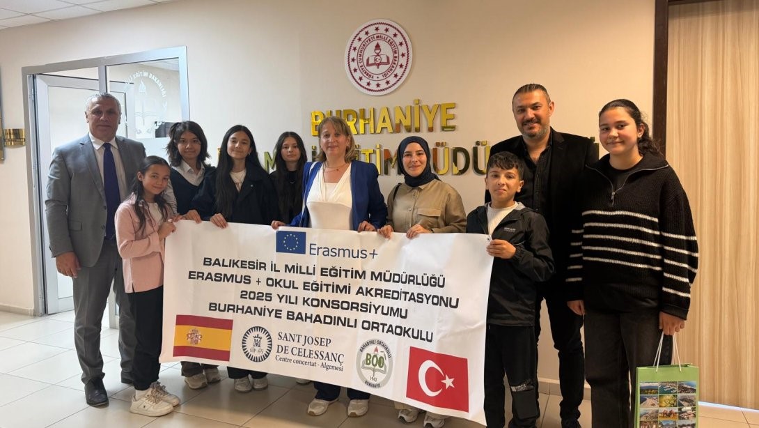 Burhaniye’de İspanya’dan dönen öğrenciler müdür Zihni’yi ziyaret etti