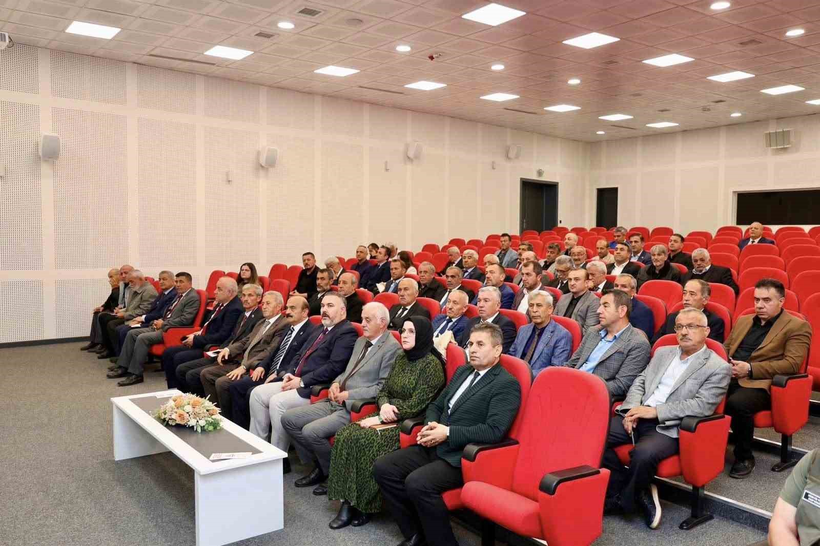 Karab&uuml;k&rsquo;te muhtarlara hizmet i&ccedil;i eğitim toplantısı yapıldı
