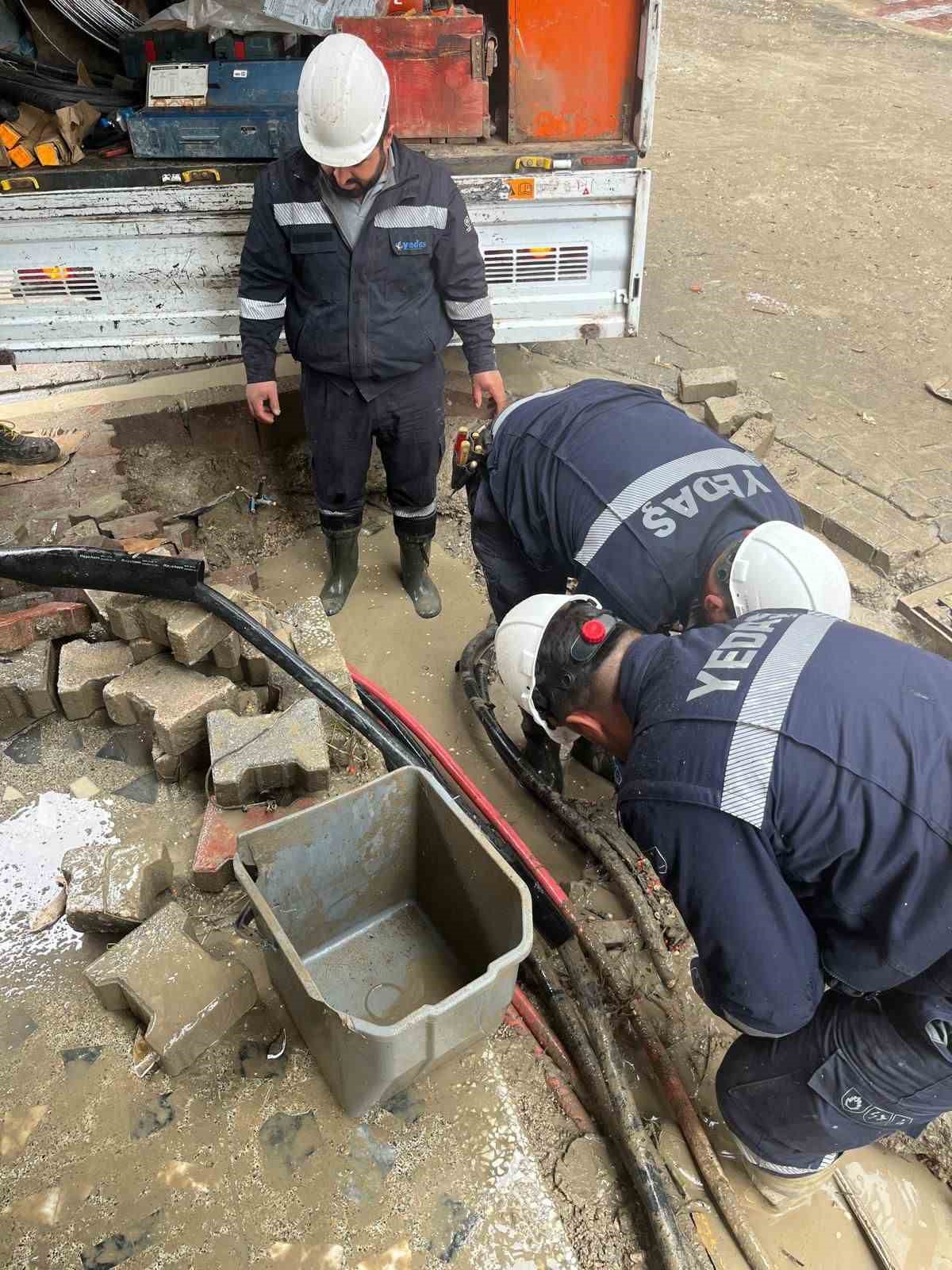 Selin vurduğu Havza’da elektrik dağıtım şirketinin çalışmaları kesintisiz devam ediyor