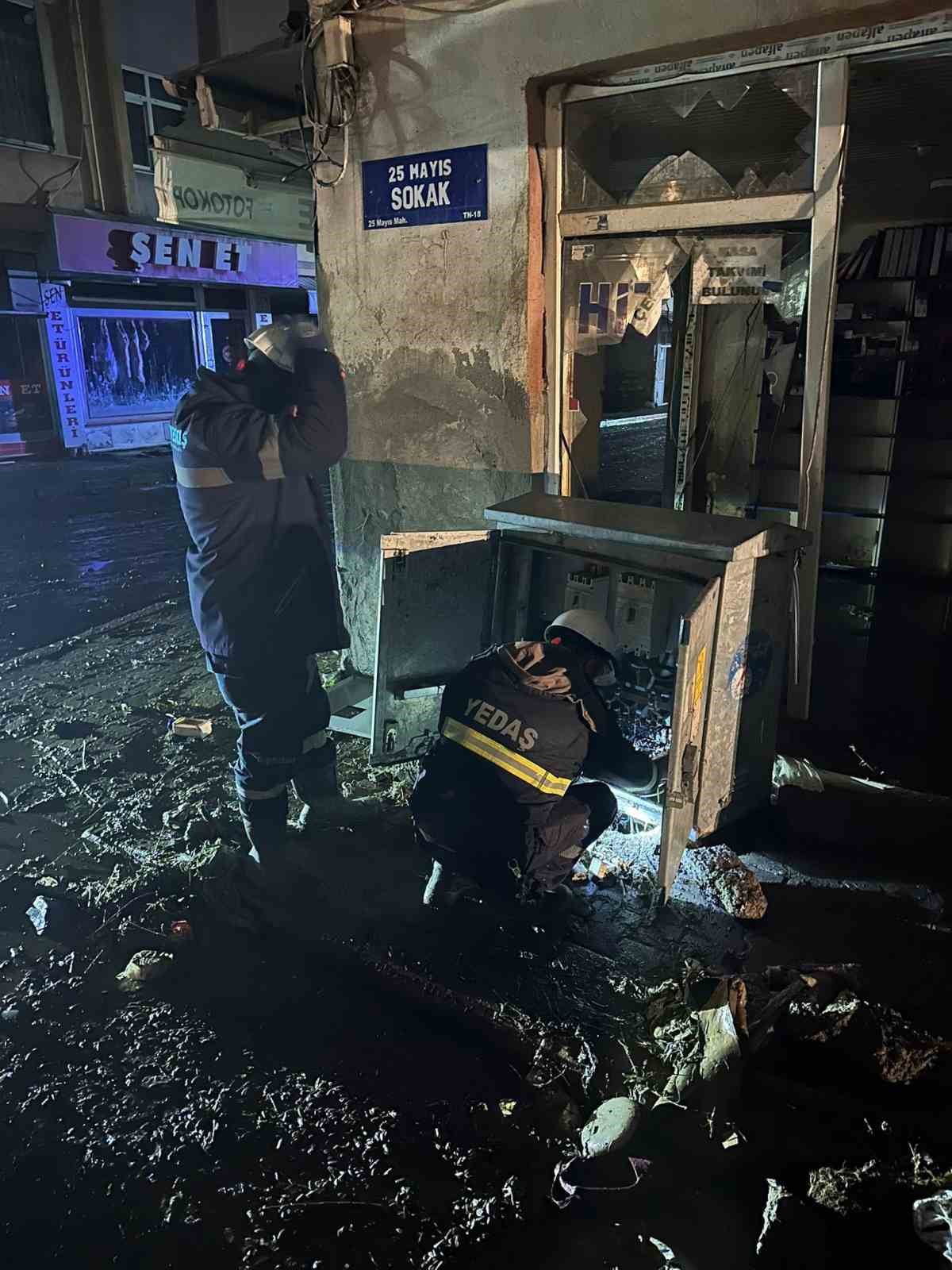 Selin vurduğu Havza&rsquo;da elektrik dağıtım şirketinin &ccedil;alışmaları kesintisiz devam ediyor
