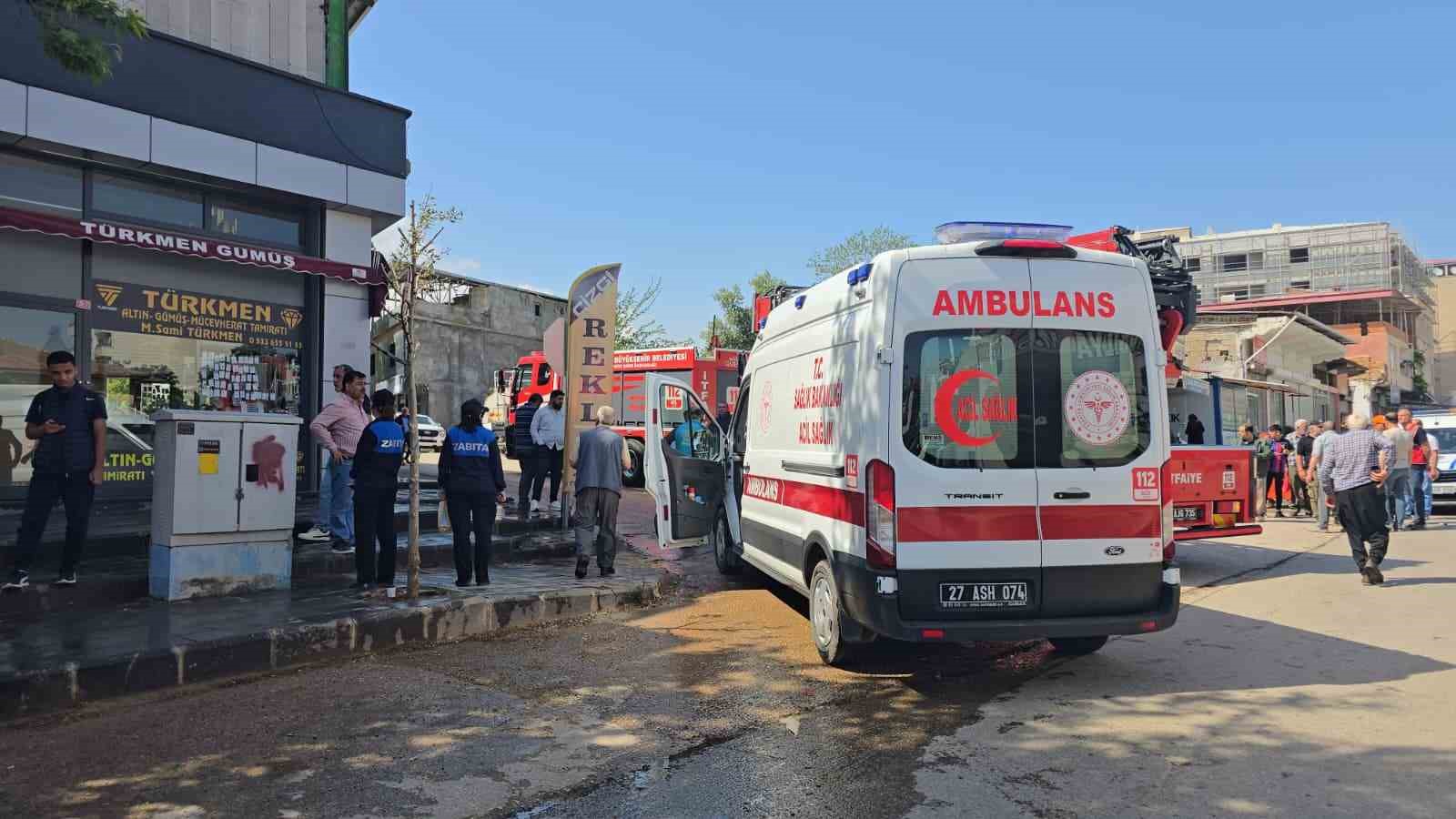 Gaziantep’te muhasebeciler çarşısı tadilatı sırasında korkutan yangın