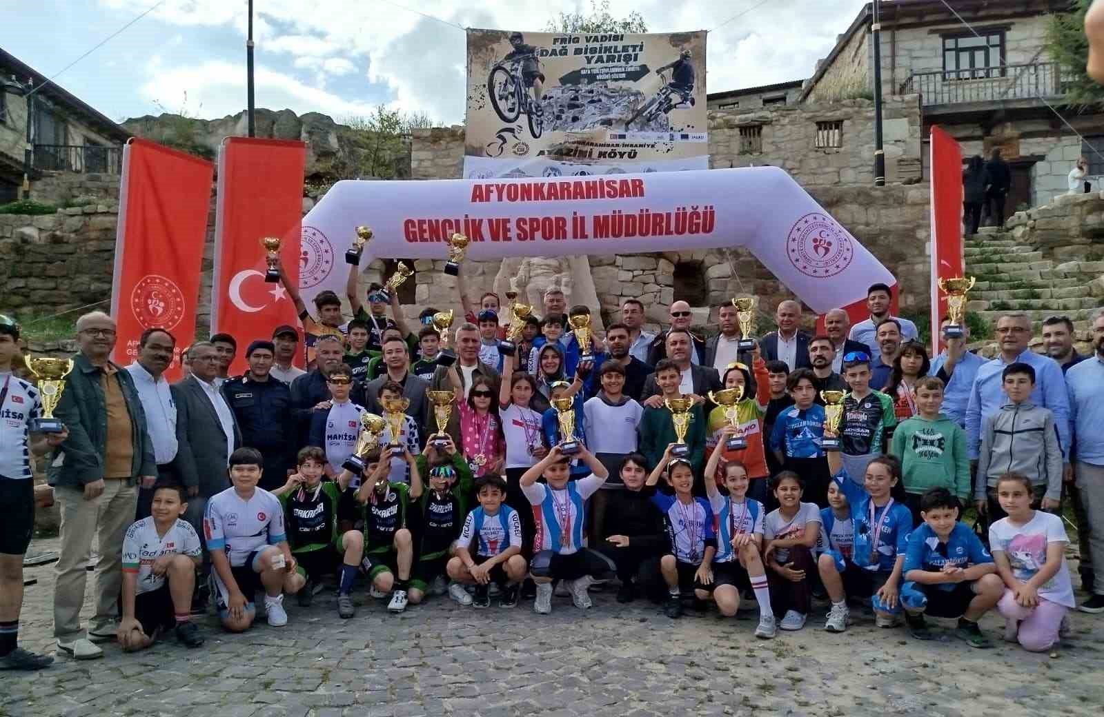 Dadaşlar madalyaya pedalladılar